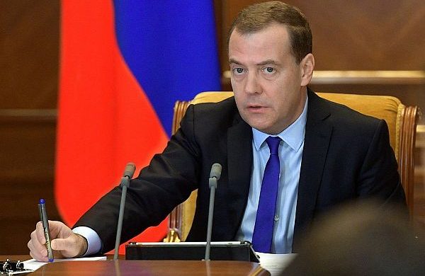 Дмитрий Медведев поручил проверить строящийся завод на Байкале